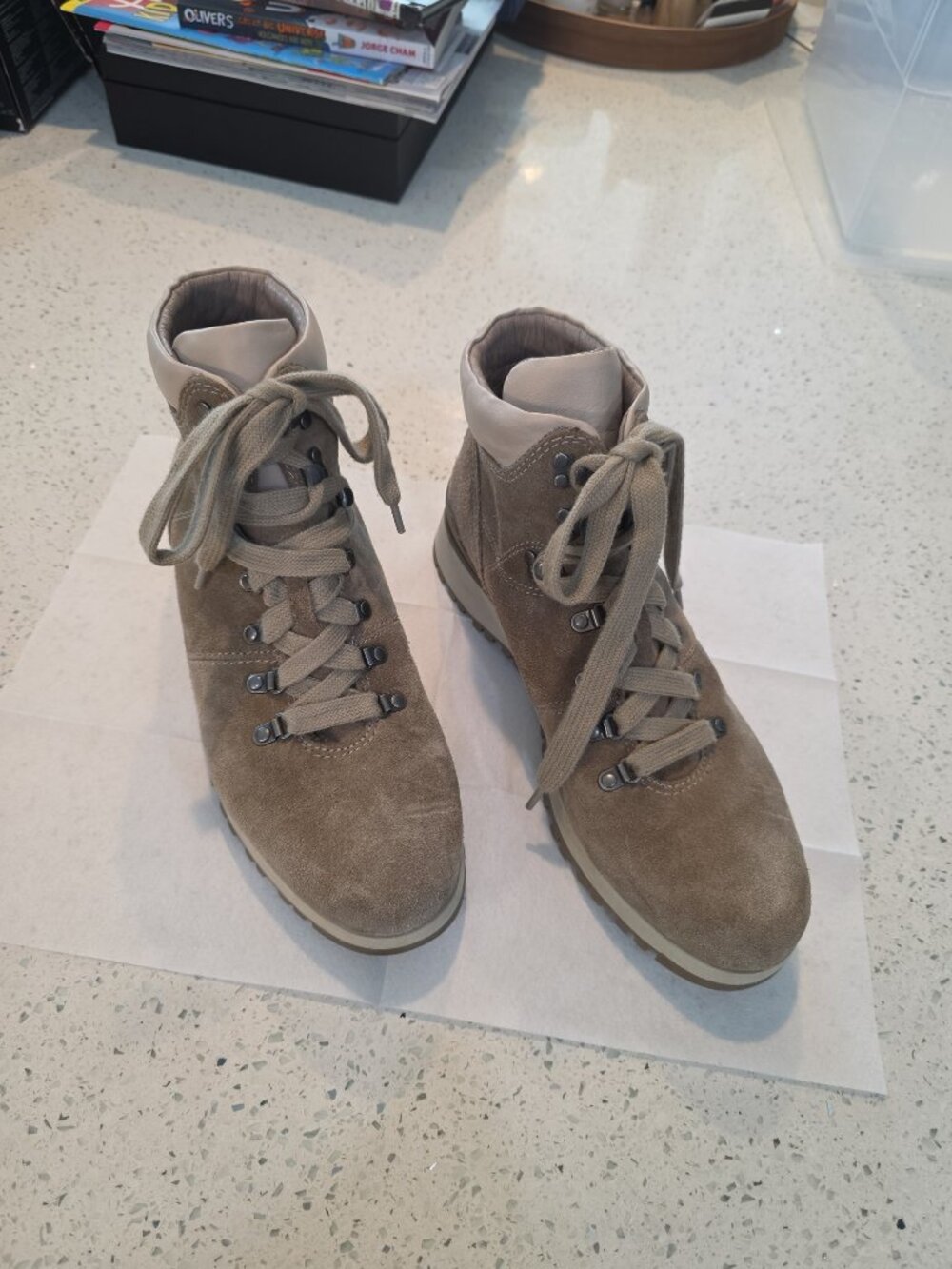 Bionica Dalton Lace Up Tan Leather Hiking Boots — Women's 11